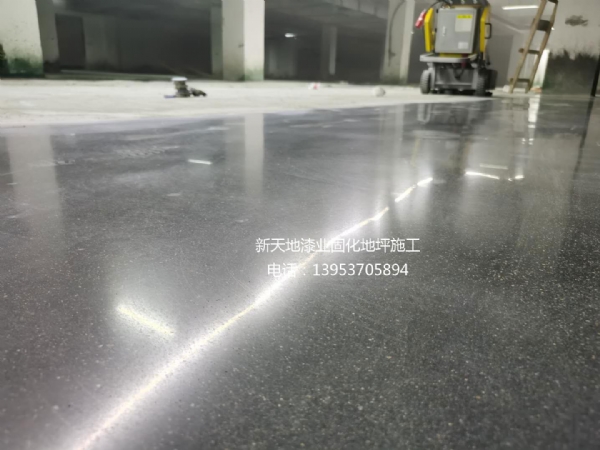 車庫(kù)地坪漆施工方案和價(jià)格？
